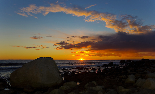 포토 JPG 해외이미지 구름 외관 유럽 바다 자연 북유럽 노르웨이 풍경 해변 사람없음 야외 물 빛 태양 침묵 고요 황혼 일몰 바위 분위기 고독 저녁 조용 내추럴 스칸디나비아 해외202004 해외포토 자연요소 감정 나라 컨셉 노을 소리 돌_바위 야간 생태계 파일형식 이미지허브
