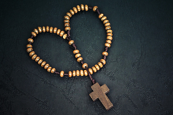 포토 JPG 해외이미지 전통 기독교 종교 줄 십자가 목걸이 부활절 사람없음 목재 책 빨간색 스터디 독서 갈색 검은색 성경 덮개 기도 예수 영혼 황금 닫기 작음 가죽 심볼 묘사 심플 신성 신앙심 옛날 팬던트 해외202004 해외포토 나무 기념일 컬러 재료 장신구 종교용품 모션 학습 뚜껑 신_종교 크기 파일형식 이미지허브