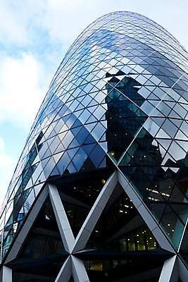 포토 JPG 해외이미지 구름 외관 벽 백그라운드 비즈니스 건축양식 창문 유리 하늘 추상 프레임 사람없음 건물 파란색 사무실 반사 탑 고층빌딩 도시 재산 도심 런던 철강 해외202004 해외포토 자연요소 건축물 건축 컬러 무늬 재질 영국 빌딩 금융 파일형식 이미지허브