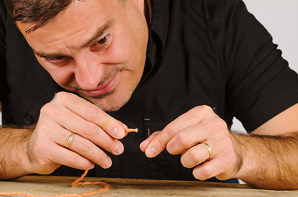 포토 JPG 해외이미지 스튜디오촬영 1 남자 컨셉 한명 가로 30대 실 작음 큼 바느질 문제 히스패닉 양모 어려움 해외202004 해외포토 실내 사람 장년 직물 크기 파일형식 이미지허브