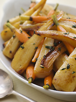 포토 JPG 해외이미지 식기 음식 크리스마스 재료 주방용품 영국 요리 사람없음 세로 숟가락 식사 당근 양념 사발 굽기 허브 레시피 꿀 백리향 채식주의자 해외202004 해외포토 식물 기념일 유럽 생활용품 뿌리채소 수저 사기그릇 구이 채식 파일형식 이미지허브