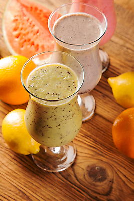 포토 JPG 해외이미지 웰빙 열매 음료 음식 다이어트 오렌지 과일 유리 탁자 딸기 바나나 건강 3 사람없음 목재 활발 우유 에너지 신선 칵테일 변화 아침식사 혼합 레몬 블루베리 정사각형 라임 요거트 떨림 단백질 스무디 해외202004 해외포토 도형 나무 식물 가구 컨셉 재료 모션 재질 유제품 주류 식사 영양소 파일형식 이미지허브