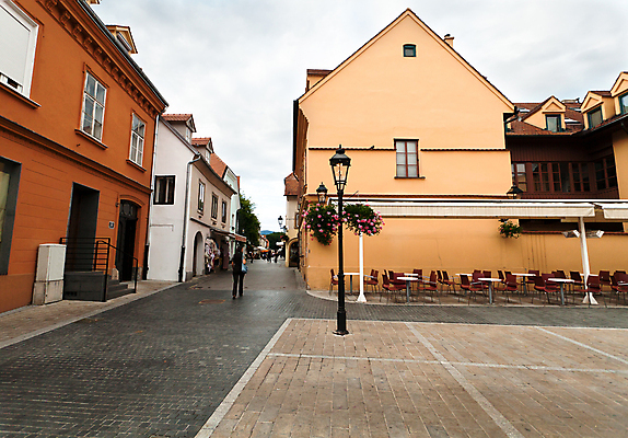 포토 JPG 해외이미지 전통 외관 유럽 도로 길 건축양식 창문 거리 주택 사람없음 야외 건물 옆모습 컬러풀 노란색 마을 일몰 산책 수확 조약돌 바위 램프 도시 역사 보행로 재산 시골집 가스 타운 크로아티아 방법 옛날 자그레브 줄서기 진짜 해외202004 해외포토 건축물 건축 나라 뷰포인트 컬러 농업 교통시설 모션 휴식 조명 금융 노을 돌_바위 파일형식 이미지허브