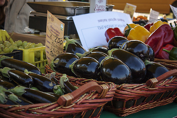 포토 JPG 해외이미지 채소 가지 피망 사람없음 세일 바구니 시장 유기농 해외202004 해외포토 웰빙 파일형식 이미지허브