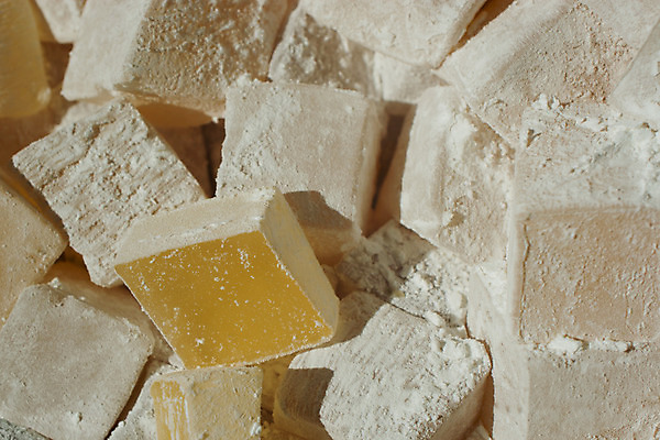 포토 JPG 해외이미지 전통 문화 음식 디저트 이스탄불 사탕 요리 동양인 사람없음 빨간색 컬러풀 과자 상점 기쁨 달콤 맛 가루 설탕 큐브 젤리 동쪽 칠면조 흙더미 아랍어 해외202004 튀르키예 해외포토 감정 아시아 컬러 컨셉 조류 인종 흙 방향 파일형식 더미 이미지허브