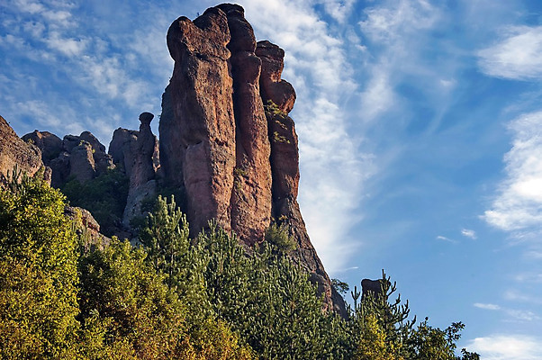 포토 JPG 해외이미지 나무 구름 여행 하늘 산 풍경 사람없음 햇빛 여행객 암초 불가리아 해외202004 해외포토 자연요소 식물 사람 태양 파일형식 남유럽 이미지허브