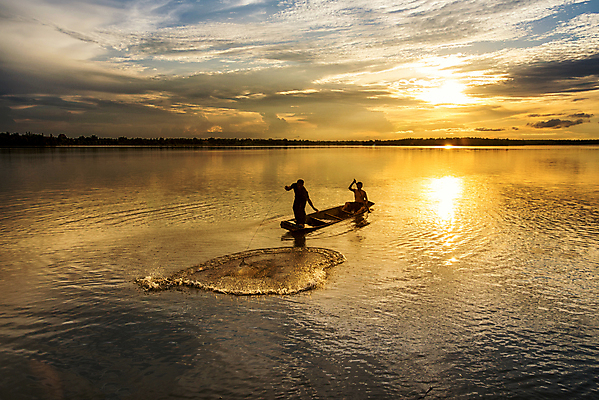 포토 JPG 해외이미지 전통 아시아 호수 물결 음식 여행 태국 자연 아침 낚시 어류 동양인 두명 목재 물 강 반사 일출 침묵 일몰 공구 그물 보트 농부 큼 낚시꾼 해외202004 해외포토 주간 자연요소 나무 직업 나라 배_교통 재료 레저 사람 인종 노을 수중동물 소리 도구 크기 생태계 파일형식 이미지허브