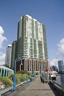 포토 JPG 해외이미지 건축양식 아파트 사람없음 건물 고층빌딩 활발 발코니 도시 재산 고급 도심 콘도 스카이라인 진짜 플로리다 해외202004 해외포토 건축물 건축 컨셉 숙소 주택 빌딩 금융 미국 파일형식 이미지허브