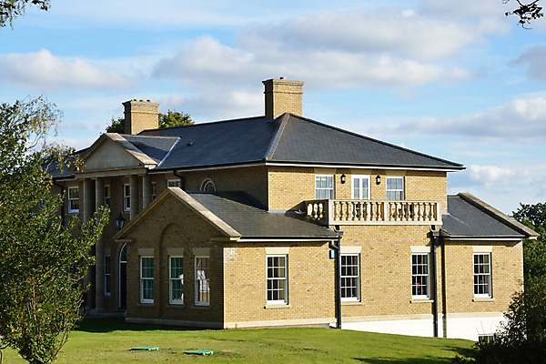 포토 JPG 해외이미지 영어 외관 유럽 건축양식 하늘 지붕 새로움 주택 풍경 잔디 사람없음 건물 문 차도 재산 고급 큼 땅 맨션 투자 조경 이웃 주인 교외 진짜 차고 해외202004 해외포토 식물 문자 건축물 건축 나라 도로 컨셉 비즈니스 금융 크기 파일형식 이미지허브