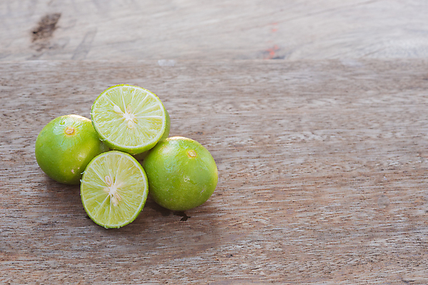 포토 JPG 해외이미지 음료 음식 조각 백그라운드 과일 재료 탁자 귤 건강 사람없음 목재 초록색 여름 노란색 주스 신선 그룹 레몬 민트 라임 내추럴 모히토 숙성 해외202004 해외포토 나무 계절 컬러 가구 칵테일 허브 파일형식 이미지허브