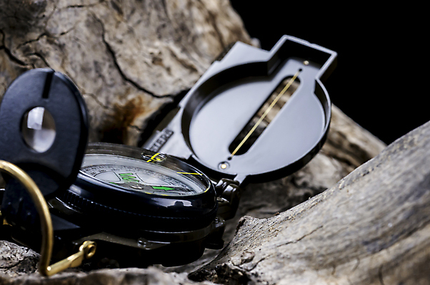 포토 JPG 해외이미지 길 여행 지도 항해 사람없음 하이킹 장비 탐험 수확 나침반 방향 측정 오브젝트 군용 병정 네비게이션 발견 경도 오리엔테이션 위도 지리 충고 해외202004 해외포토 농업 배_교통 레저 군대 파일형식 이미지허브