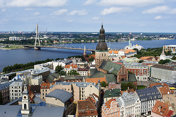 포토 JPG 해외이미지 유럽 여행 건축양식 지붕 거리 주택 파노라마 사람없음 건물 물 여름 성당 교회 탑 도시 센터 중세 역사 강가 정사각형 타운 고딕 라트비아 리가 옛날 해외202004 해외포토 자연요소 도형 건축물 계절 건축 나라 종교건축 촬영기법 북유럽 강 파일형식 이미지허브