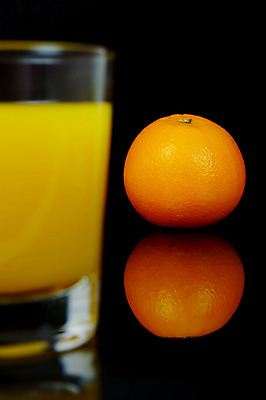 포토 JPG 해외이미지 음식 백그라운드 오렌지 과일 유리 귤 사람없음 검은색 주스 신선 자르기 고립 해외202004 해외포토 음료 컬러 모션 재질 파일형식 이미지허브