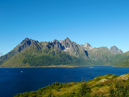 포토 JPG 해외이미지 호수 바다 섬 여행 자연 산 노르웨이 풍경 사람없음 물 여름 태양 여행객 계곡 맑음 침묵 하이킹 자유 시골 만 언덕 그림 해외202004 해외포토 자연요소 계절 유럽 컨셉 레저 날씨 사람 소리 생태계 파일형식 이미지허브