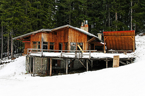 포토 JPG 해외이미지 외관 겨울 건축양식 창문 산 주택 사람없음 야외 목재 추위 시골 폭발 언덕 시골집 알프스 깨짐 재앙 눈내림 해외202004 해외포토 나무 계절 건축 유럽 컨셉 재료 눈_날씨 건물 파일형식 이미지허브