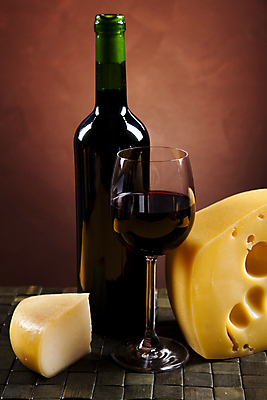 포토 JPG 해외이미지 와인잔 치즈 사람없음 와인 와인병 갈색배경 해외202004 해외포토 백그라운드 술잔 병_용기 유제품 주류 갈색 파일형식 이미지허브