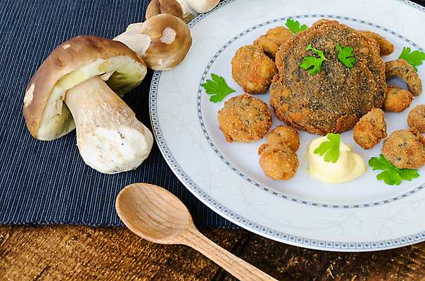 포토 JPG 해외이미지 접시 빵 사람없음 숟가락 버섯 튀김 허브 나무배경 해외202004 플레이팅 해외포토 식물 식기 음식 백그라운드 수저 상차림 파일형식 이미지허브