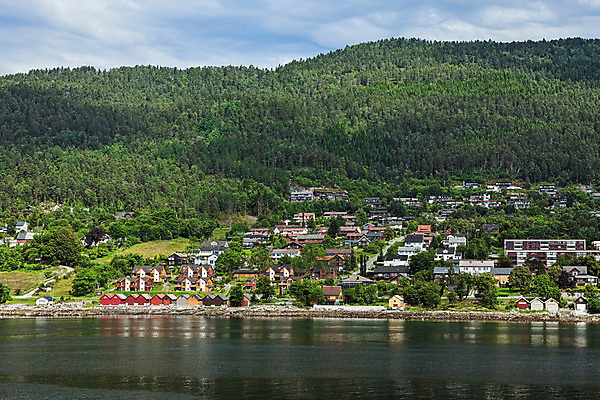 포토 JPG 해외이미지 유럽 바다 여행 자연 하늘 산 주택 파노라마 노르웨이 풍경 사람없음 야외 가로 물 여름 도시풍경 도시 북쪽 타운 스칸디나비아 해외202004 해외포토 자연요소 계절 나라 촬영기법 건물 방향 생태계 파일형식 이미지허브