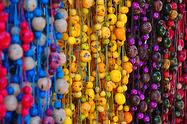 포토 JPG 해외이미지 전통 문화 여행 목걸이 사람없음 관광지 남아메리카 시장 원주민 에콰도르 장인 수공예 핸드메이드 해외202004 해외포토 장신구 아메리카 아프리카인 공예 파일형식 이미지허브