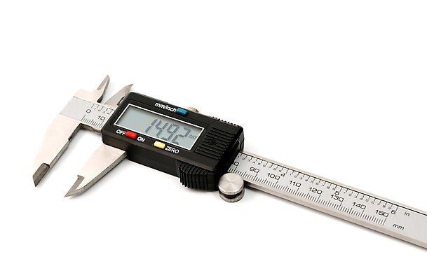 포토 JPG 해외이미지 산업 백그라운드 자 사람없음 전자제품 숫자 금속 디지털 기계 장비 흰색 기구 공구 업무 측정 오브젝트 눈금 다이얼 공학 계량기 게이지 고립 인치 철강 캘리퍼스 해외202004 해외포토 문자 교육 컬러 재질 문구용품 도구 작업 파일형식 이미지허브