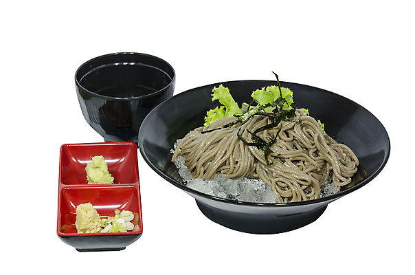 포토 JPG 해외이미지 전통 접시 음식 백그라운드 젓가락 건강 요리 동양인 사람없음 바구니 일본 식사 침묵 흰색 면 대나무 국수 정사각형 해외202004 해외포토 도형 나무 식기 아시아 컬러 수저 인종 소리 면류 파일형식 이미지허브