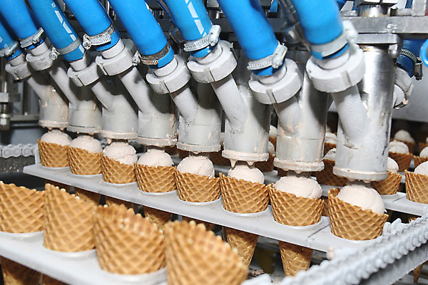 포토 JPG 해외이미지 산업 음식 비즈니스 공장 아이스크림 디저트 사람없음 세로 파란색 과자 금속 냉동 얼음 흐름 우유 추위 소용돌이 흰색 그룹 달콤 맛 상품 설탕 크림 오브젝트 준비 상쾌 튜브 온도 펌프 바닐라 압력 철강 해외202004 해외포토 자연요소 감정 컬러 컨셉 공업 재질 유제품 회오리 파일형식 이미지허브