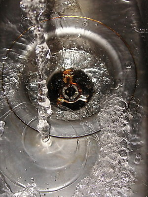 포토 JPG 해외이미지 컨셉 사람없음 물 달리기 붓기 싱크대 낭비 철강 해외202004 해외포토 자연요소 모션 개수대 파일형식 이미지허브