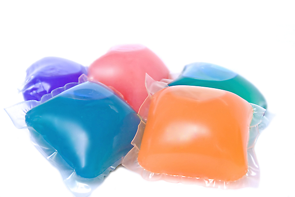 포토 JPG 해외이미지 옷 백그라운드 가사 가방 사람없음 기계 장비 흰색 기구 액체 씻기 빨래 상품 컨테이너 플라스틱 가루 세제 측정 순환 비누 닦기 세탁기 청소부 고립 위생관리 접기 정리함 해외202004 해외포토 직업 잡화 산업 컬러 모션 재질 관리 위생용품 청결 가전제품 파일형식 이미지허브