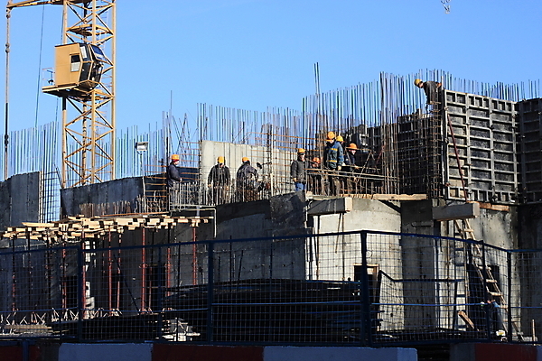 포토 JPG 해외이미지 비즈니스 하늘 부동산 노동자 주택 사람 사람없음 건물 봄 도시 그룹 기중기 건축업자 콘크리트 해외202004 해외포토 직업 건축물 계절 건축 중장비 재산 파일형식 이미지허브
