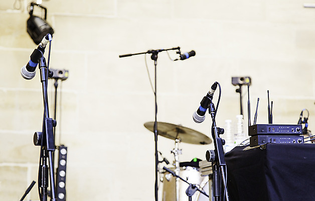 포토 JPG 해외이미지 악기 음악 음향기기 노래 실내 사람 사람없음 아웃포커스 가로 세로 컬러풀 한개 소리 콘서트 공연 장비 축하 군중 야간 마이크 스포트라이트 목소리 빛망울 노래방 객석 카피스페이스 유흥 해외202004 해외포토 자연요소 1 컬러 컨셉 문화예술 촬영기법 이벤트 내부 전자제품 빛 공백 파일형식 이미지허브