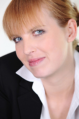 포토 JPG 해외이미지 모델 직업 응시 여자 유럽 포즈 졸업 한명 미소 사무실 판매 업무 비즈니스우먼 자신감 서비스 안내원 비서 생강 빨간머리 내추럴 경영 인턴 스타일 해외202004 해외포토 1 헤어스타일 시선 교육 감정 나라 채소 비즈니스 표정 사람 작업 직장인 파일형식 이미지허브