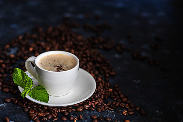 포토 JPG 해외이미지 커피 음료 음식 아침 콩 사람없음 컵 갈색 검은색 어둠 카페 머그컵 원두 흰색 뜨거움 아침식사 커피잔 굽기 컵받침 아로마 카푸치노 에스프레소 카페인 해외202004 해외포토 주간 식기 컬러 잔 곡류 상점 식사 구이 받침대 파일형식 이미지허브