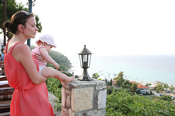 포토 JPG 해외이미지 백인 라이프스타일 딸 행복 바다 엄마 휴가 건강 두명 아기 해외202004 해외포토 서양인 감정 가족 사람 생활 파일형식 이미지허브