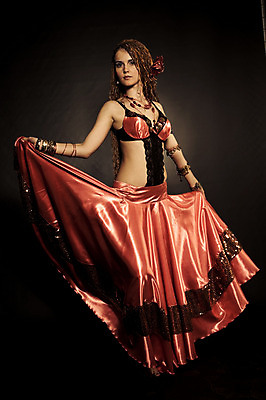 포토 JPG 해외이미지 전통 드레스 옷 여자 꽃 문화 얼굴 음악 미술 한명 사람 성인 빨간색 컬러풀 유행 검은색 축제 공연 연주자 음악가 댄서 무대 표현 춤 스페인 우아함 시원함 열정 스페인어 실행 이국적 집시 플라멩코 해외202004 해외포토 식물 직업 1 감정 유럽 예술 컬러 컨셉 문화예술 이벤트 신체부위 세계문화유산 파일형식 이미지허브