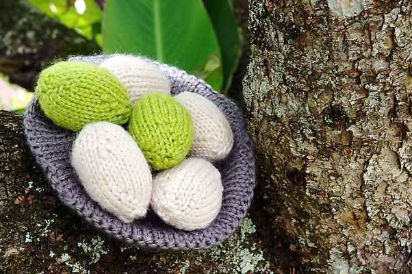 포토 JPG 해외이미지 나무 전통 디자인 문화 백그라운드 잎 자연 휴가 부활절 선물 사람없음 야외 장식 초록색 컬러풀 바구니 계란 봄 뜨개질 그룹 닫기 상품 심볼 오브젝트 니트 양모 핸드메이드 해외202004 해외포토 식물 계절 기념일 컬러 상의 모션 취미 알 직물 생태계 파일형식 이미지허브