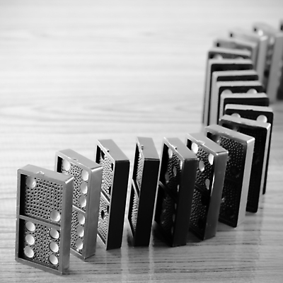 포토 JPG 해외이미지 흑백 서기 사람없음 일렬 도미노 해외202004 해외포토 모션 촬영기법 파일형식 이미지허브