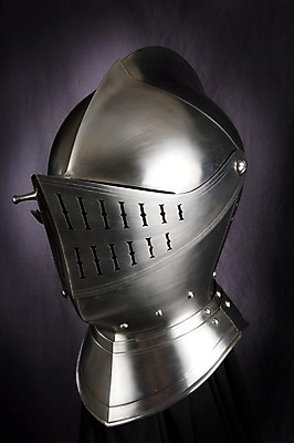 포토 JPG 해외이미지 무기 사람없음 금속 수확 중세 역사 보호 헬멧 철 전쟁 병정 갑옷 고물 옛날 해외202004 해외포토 컨셉 농업 재질 보호장비 파일형식 이미지허브