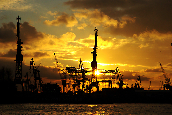 포토 JPG 해외이미지 산업 교통시설 파노라마 사람없음 빛 항구 일몰 크루즈 기중기 포트 함부르크 해외202004 해외포토 교통 배_교통 독일 촬영기법 노을 중장비 시설 파일형식 이미지허브