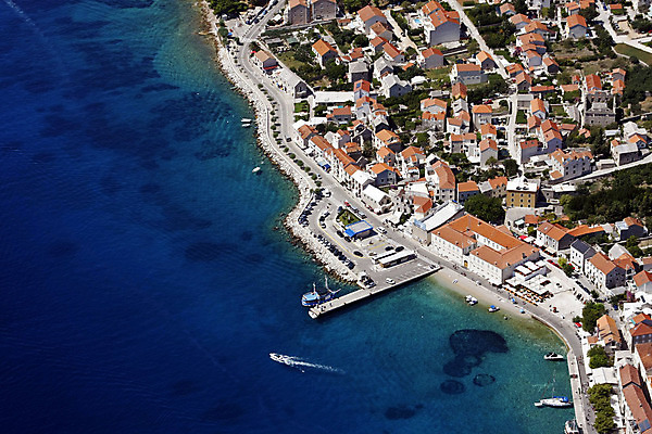 포토 JPG 해외이미지 유럽 바다 섬 여행 하늘 휴가 비행기 안테나 풍경 사람없음 야외 물 파란색 항구 도시 보트 지중해 함선 포트 남쪽 해외202004 해외포토 자연요소 나라 컬러 배_교통 통신 항공교통 교통시설 대중교통 방향 파일형식 이미지허브