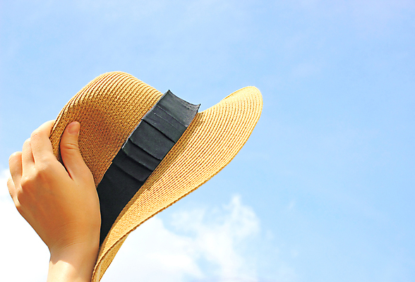 포토 JPG 해외이미지 손 여행 하늘 휴가 휴식 사람없음 파란색 태양 유행 자유 수확 인사 잡기 복고 쇼 팔 구식 리프팅 옛날 파나마 스타일 카피스페이스 해외202004 해외포토 자연요소 컬러 컨셉 농업 모션 신체부위 공백 예절 남아메리카 파일형식 이미지허브