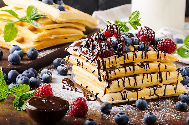 포토 JPG 해외이미지 접시 열매 커피 음식 백그라운드 과일 딸기 디저트 주택 건강 사람없음 목재 빨간색 과자 얼음 흰색 시골 신선 뜨거움 황금 달콤 맛 아침식사 정상 굽기 먹기 민트 허브 크림 블루베리 벨기에 산딸기 시럽 와플 바이오 페스츄리 핸드메이드 해외202004 해외포토 자연요소 나무 식물 식기 음료 빵 컬러 컨셉 재료 모션 건물 식사 구이 서유럽 파일형식 이미지허브