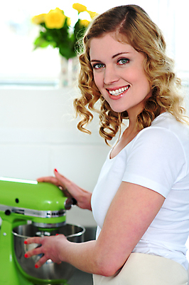 포토 JPG 해외이미지 백인 직업 여자 행복 산업 음식 비즈니스 관리 요리 한명 미소 성인 물 주방 요식업 식당 요리사 기계 빵집 기구 신선 잡기 사발 굽기 플라스크 직원 서비스 준비 만들기 언론 레시피 고립 제빵사 해외202004 해외포토 자연요소 서양인 1 감정 모션 표정 실험기구 사람 상점 사기그릇 구이 파일형식 이미지허브