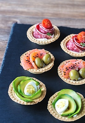 포토 JPG 해외이미지 음식 바다 조각 백그라운드 토마토 탁자 치즈 건조 샌드위치 건강 육류 어류 사람없음 목재 빨간색 초록색 쌓기 계란 검은색 흰색 신선 원형 체리 소시지 정상 작음 카나페 해산물 크림 올리브 햄 깨 연어 아보카도 훈제 폭식 메추리 미니 백리향 살라미 치유 해외202004 해외포토 도형 나무 열매 컬러 가구 채소 과일 식재료 재료 모션 유제품 서양음식 알 수중동물 조미료 가공식품 크기 파일형식 이미지허브