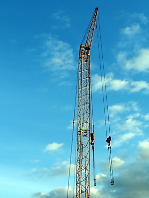 포토 JPG 해외이미지 구름 산업 백그라운드 하늘 기술 사람없음 파란색 노란색 힘 공구 고리 기중기 직진 해외202004 해외포토 자연요소 컬러 도구 중장비 파일형식 이미지허브