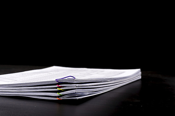 포토 JPG 해외이미지 종이 컨셉 비즈니스 문구용품 사람없음 사무실 펜 쌓기 자료 정보 업무 캐비닛 책상 보고서 준비 문서 파일 폴더 인덱스 마감 해외202004 해외포토 가구 모션 필기구 작업 사물함 오브젝트 파일형식 이미지허브