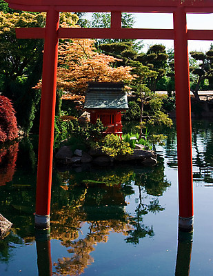 포토 JPG 해외이미지 사람없음 빨간색 물 반사 탑 정원 일본 해외202004 해외포토 자연요소 건축물 아시아 컬러 파일형식 이미지허브