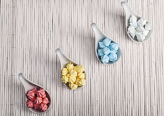 포토 JPG 해외이미지 접시 디자인 꽃잎 음식 분홍색 백그라운드 다이어트 유리 탁자 디저트 사탕 사람없음 컵 빨간색 파란색 컬러풀 노란색 파티 쿠키 과자 케이크 얼음 식사 빵집 흰색 화려 고급 달콤 상품 설탕 컵케이크 굽기 크림 모음 머랭 바닐라 페스츄리 핸드메이드 해외202004 머랭쿠키 해외포토 자연요소 식기 꽃 빵 컬러 가구 컨셉 재질 건강 이벤트 한글 상점 맛 구이 파일형식 이미지허브