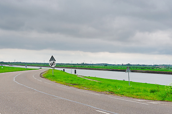포토 JPG 해외이미지 구름 계절 유럽 도로 지구 밭 농업 자연 하늘 날씨 풍경 사람없음 야외 초록색 물 농장 농경지 계곡 봄 젖음 시골 보호 아스팔트 댐 사인 네덜란드 운하 땅바닥 밭일 세련 해외202004 해외포토 자연요소 공공시설 나라 산업 길 컬러 컨셉 교통시설 바닥 생태계 파일형식 이미지허브