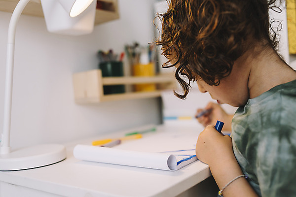 포토 JPG 해외이미지 백인 학생 여학생 여자 교육 딸 행복 종이 어린이 학교 주택 창조 미술 한명 스터디 컬러풀 연필 유치원 기쁨 방 그리기 스마트 그림 예술가 개발 걸음마 초보 해외202004 해외포토 서양인 1 감정 컬러 컨셉 가족 모션 문화예술 학용품 사람 건물 학습 필기구 파일형식 이미지허브
