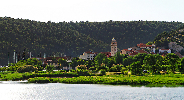 포토 JPG 해외이미지 호수 사람없음 물 강 교회 탑 도시 중세 작음 타운 크로아티아 옛날 해외202004 해외포토 자연요소 건축물 유럽 종교건축 건물 역사 크기 파일형식 이미지허브